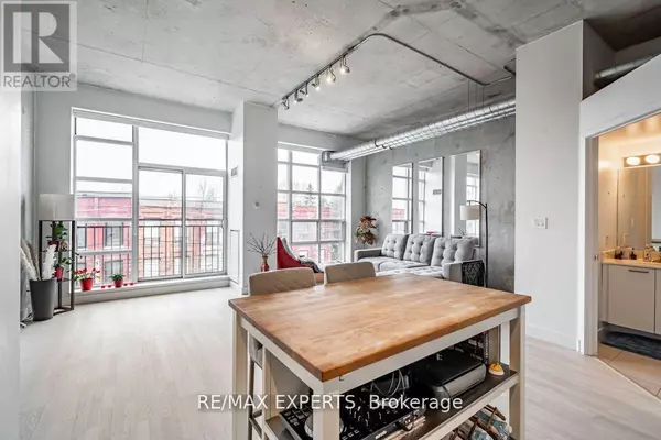 Toronto (niagara), ON M6J1G9,955 QUEEN ST West #411