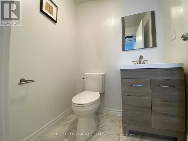 Toronto (niagara), ON M6J1G4,839 Queen ST West #Unit #A