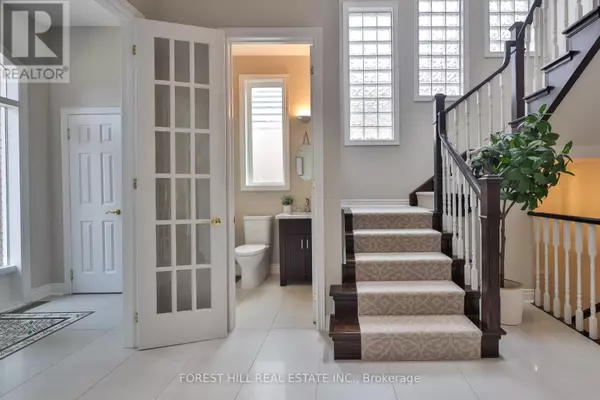 Toronto (bedford Park-nortown), ON M5M2V8,303 JOICEY BOULEVARD