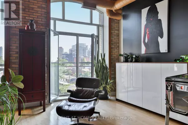 Toronto (niagara), ON M6J1H2,993 Queen ST West #310
