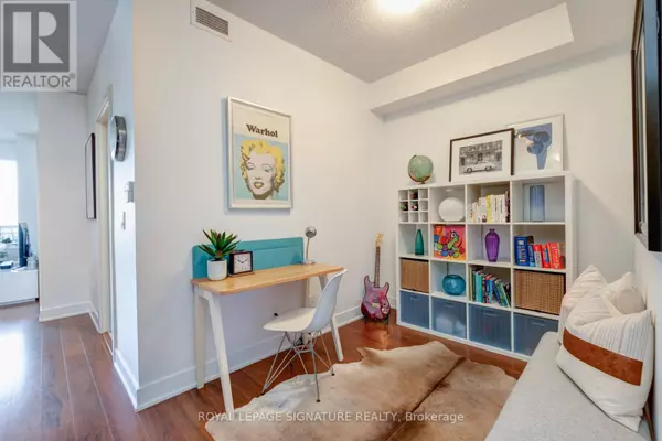Toronto (north St. James Town), ON M4Y0A4,28 Linden ST #1003