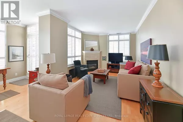 Toronto (yonge-st. Clair), ON M4V3C4,1 Deer Park CRES #905