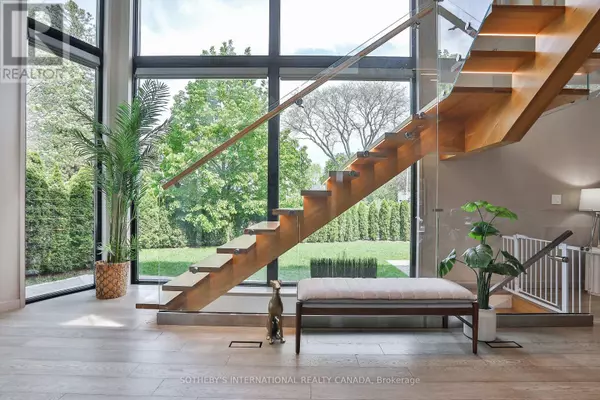 Toronto (banbury-don Mills), ON M3B2V4,31 OVERTON CRESCENT
