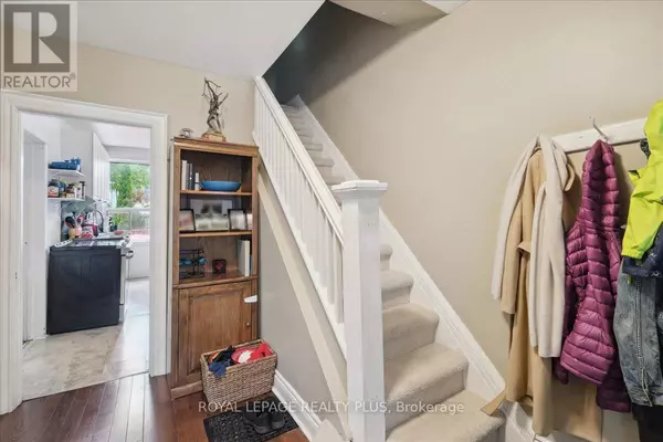 Toronto (casa Loma), ON M5R3C9,350 ALBANY AVENUE