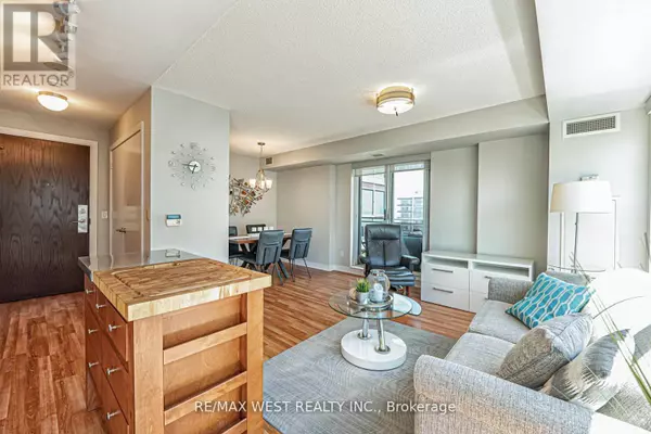 Toronto (niagara), ON M6K3S1,80 Western Battery RD #2311