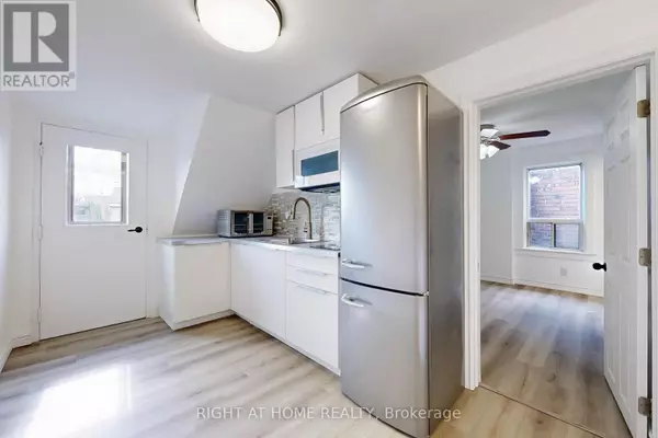 Toronto (palmerston-little Italy), ON M6G3K2,656 Crawford ST #3