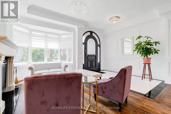 Toronto (newtonbrook West), ON M2M1M9,28 MOORE PARK AVENUE