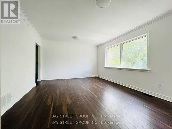 Toronto (newtonbrook West), ON M2R2L3,72 CAINES AVENUE