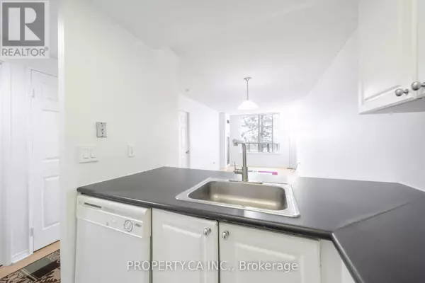 Toronto (newtonbrook East), ON M2M4J4,7 Bishop AVE #312
