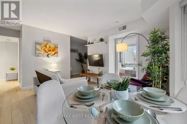 Toronto (annex), ON M5R0B4,155 Yorkville AVE #704