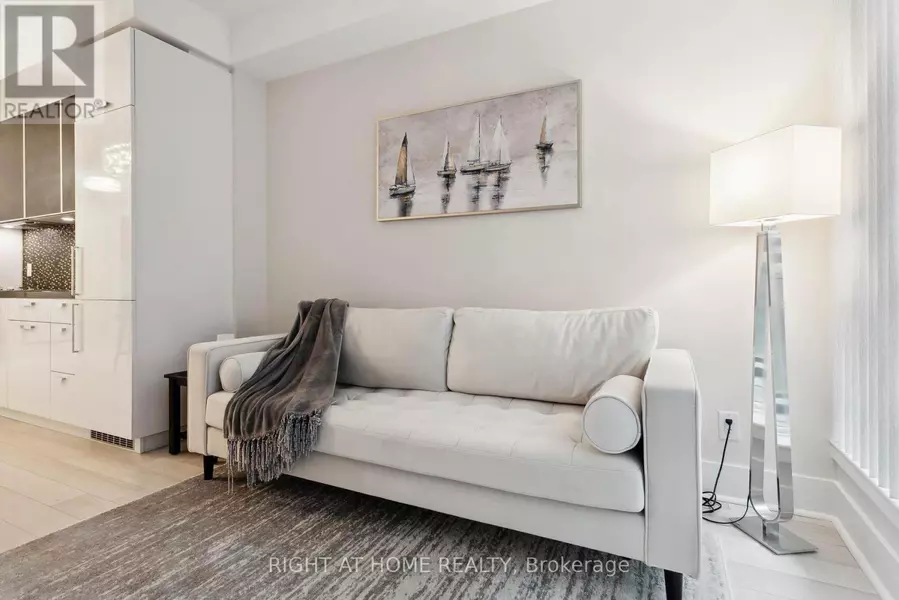 32 Davenport RD #311, Toronto (annex), ON M5R1H3