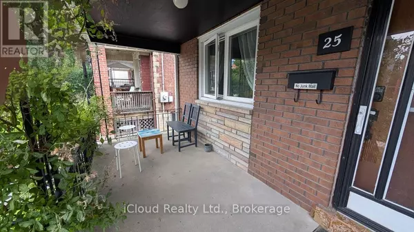 Toronto (oakwood Village), ON M6E3A8,25 ROCKVALE AVENUE W
