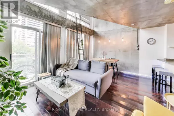 Toronto (niagara), ON M6K3M9,1029 King ST West #246