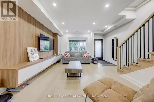 Toronto (palmerston-little Italy), ON M6G3R5,431 ROXTON ROAD