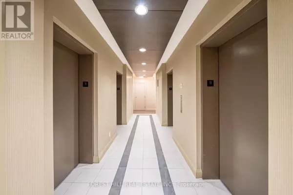 Toronto (rosedale-moore Park), ON M4W3Z4,825 Church ST #1106
