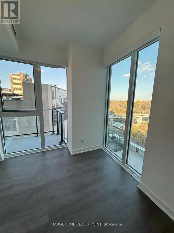 Toronto (regent Park), ON M5A0W7,5 Defries ST #601