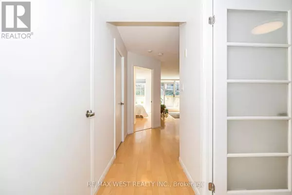 Toronto (niagara), ON M6K3N1,1000 King ST West #209