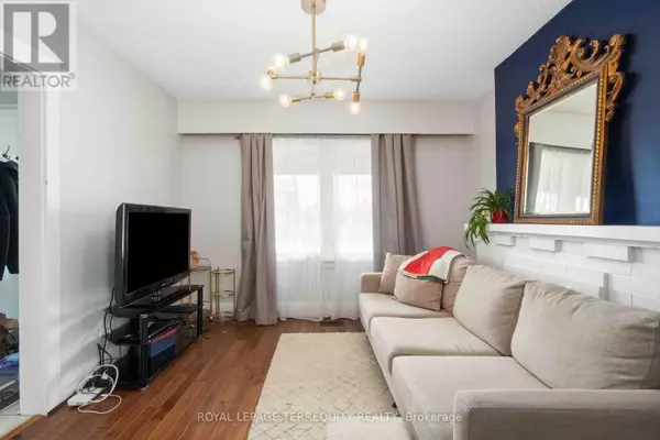 Toronto (oakwood Village), ON M6E1P1,70 ROGERS ROAD