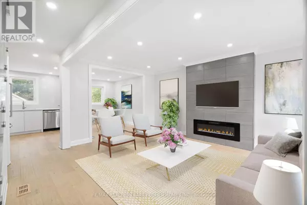 Toronto (leaside), ON M4G2L3,918 EGLINTON AVENUE E