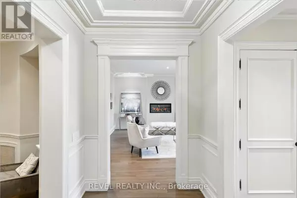 Toronto (bedford Park-nortown), ON M5M2X3,208 CARMICHAEL AVENUE