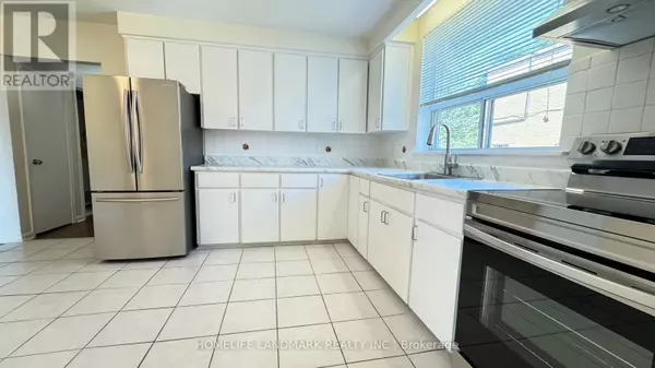 Toronto (bathurst Manor), ON M3H5K3,242 Wilmington AVE #2
