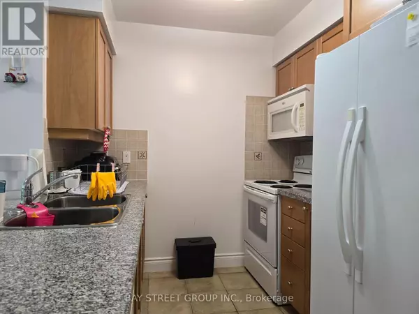 Toronto (newtonbrook West), ON M2M4M7,15 Greenview DR #303