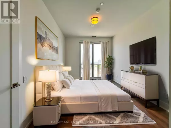 Toronto (waterfront Communities), ON M5A0Y4,155 Merchants Wharf AVE #701