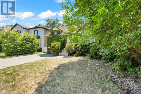 Toronto (bedford Park-nortown), ON M5M1H7,547 DOUGLAS AVENUE