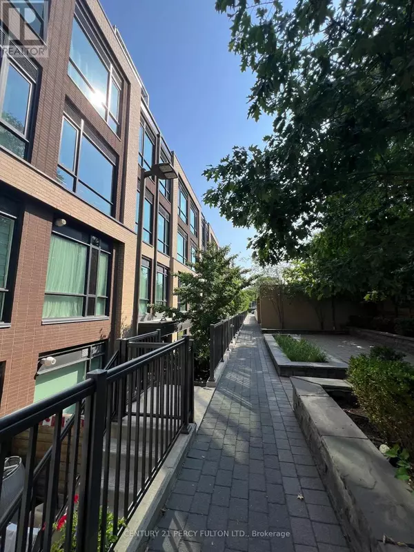 639 Lawrence AVE West #323, Toronto (englemount-lawrence), ON M6A1A9