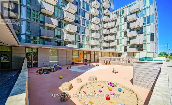 Toronto (clanton Park), ON M1H0E2,38 Monte Kwinter CT #720