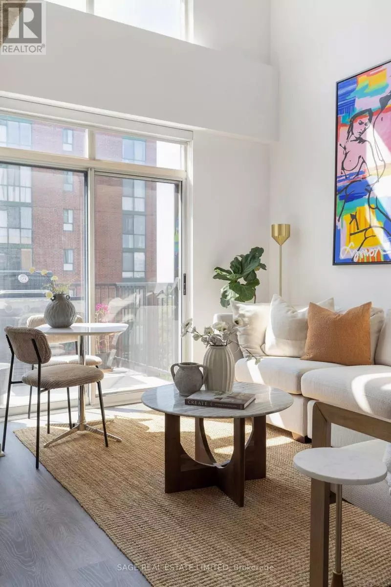 Toronto (niagara), ON M5V3M7,800 King ST West #811