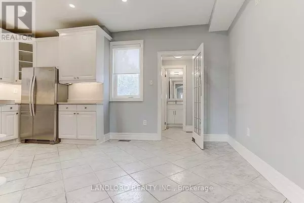 Toronto (oakwood Village), ON M6E1V5,34 JESMOND AVENUE