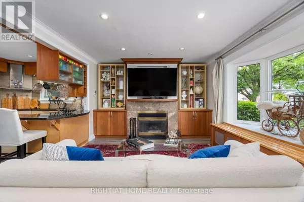 Toronto (bedford Park-nortown), ON M5N2W9,107 OTTER CRESCENT