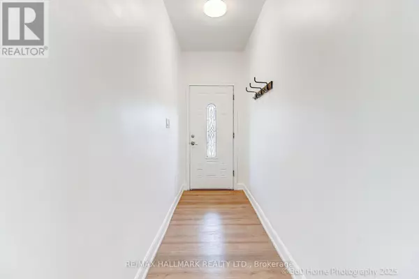 Toronto (oakwood Village), ON M6E1H2,18 CONWAY AVENUE