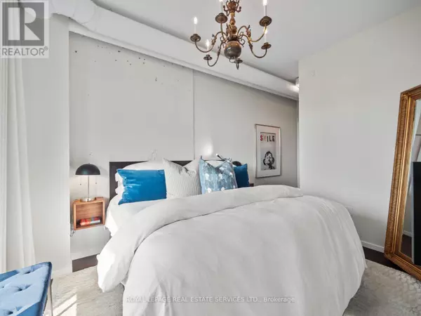 Toronto (waterfront Communities), ON M5A0T4,21 Lawren Harris SQ #904