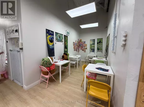 Toronto (waterfront Communities), ON M5V2A4,327 - 333 Queen ST West #Ground