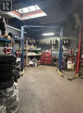 Toronto (dufferin Grove), ON M6K2M4,296 BROCK AVENUE