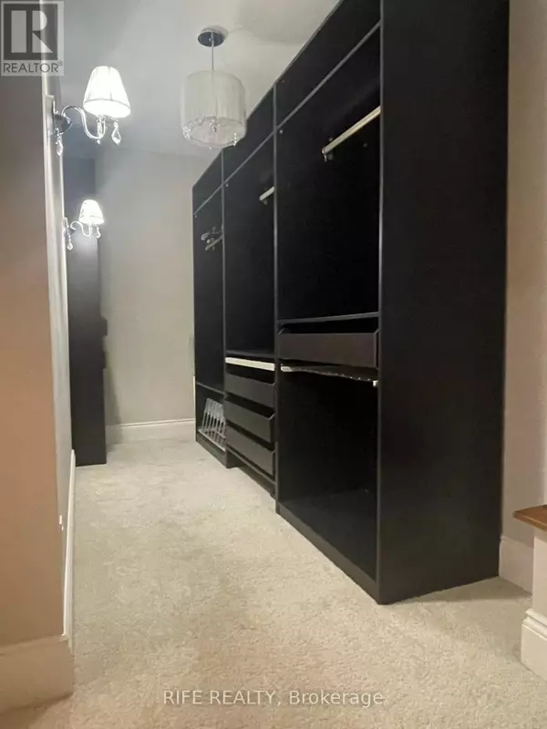 Toronto (willowdale West), ON M2R2J4,48 TRANSWELL AVENUE