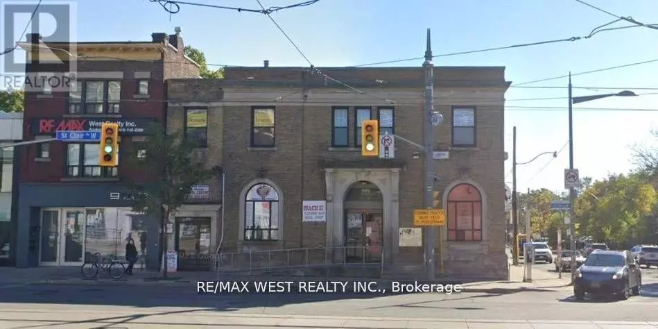 Toronto (wychwood), ON M6C1C7,949 St Clair AVE West #2nd Flr