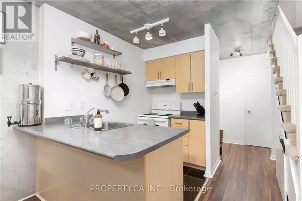 Toronto (niagara), ON M6K3L9,954 King ST West #302