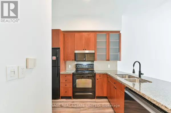 Toronto (niagara), ON M6K3M8,1005 King ST West #103