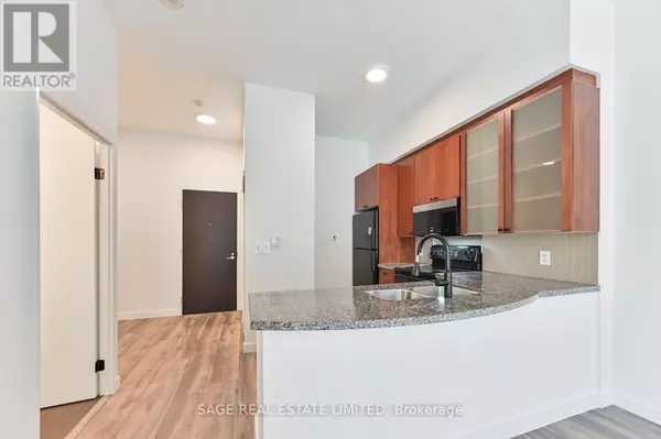 Toronto (niagara), ON M6K3M8,1005 King ST West #103