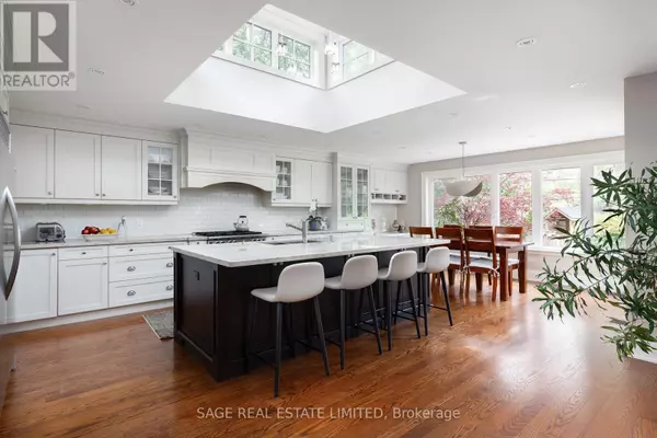 Toronto (banbury-don Mills), ON M3B2V5,9 CANFIELD PLACE
