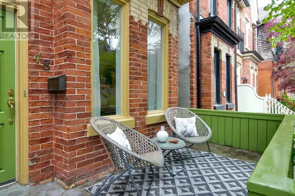 Toronto (cabbagetown-south St. James Town), ON M4X1C4,48 SALISBURY AVENUE