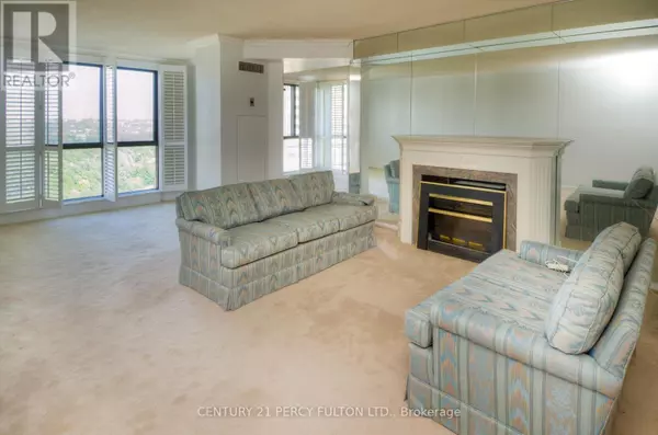 Toronto (banbury-don Mills), ON M3C3K6,1 Concorde PL #2103