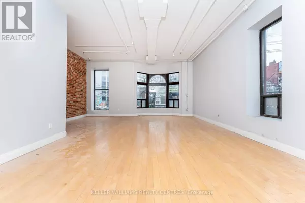 Toronto (waterfront Communities), ON M5V2B4,489 Queen ST West #201