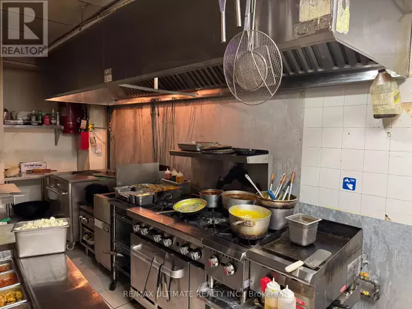 Toronto (dufferin Grove), ON M6H1M5,1063 BLOOR STREET W