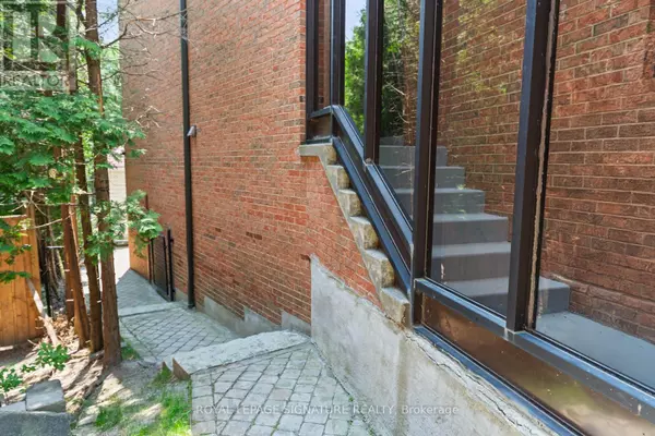 Toronto (bridle Path-sunnybrook-york Mills), ON M3B3C6,23 BRANDY COURT