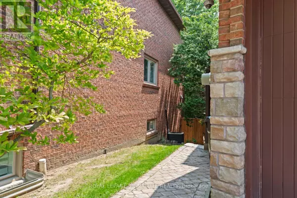 Toronto (bridle Path-sunnybrook-york Mills), ON M3B3C6,23 BRANDY COURT