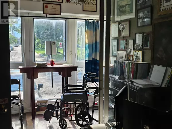 Toronto (kensington-chinatown), ON M5T2L4,183 AUGUSTA AVENUE